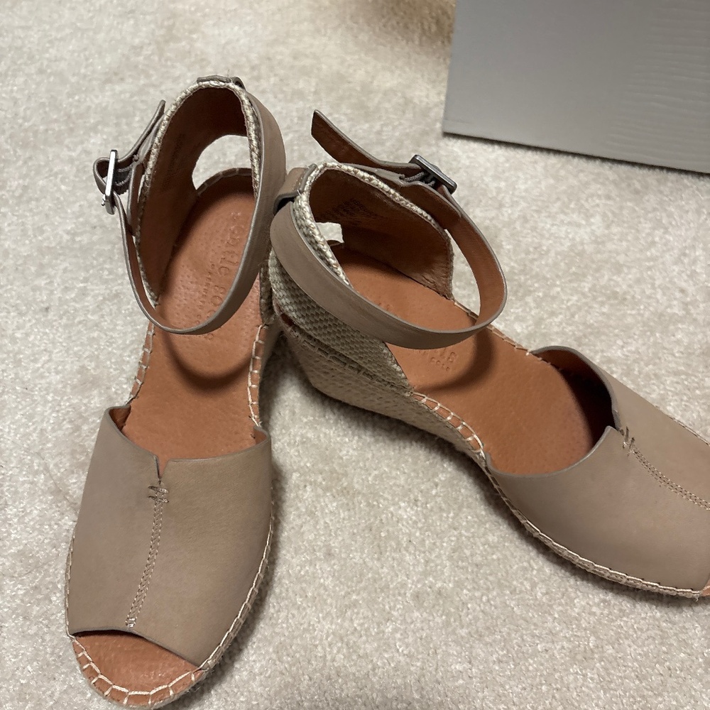 Gentle souls espadrilles wedges